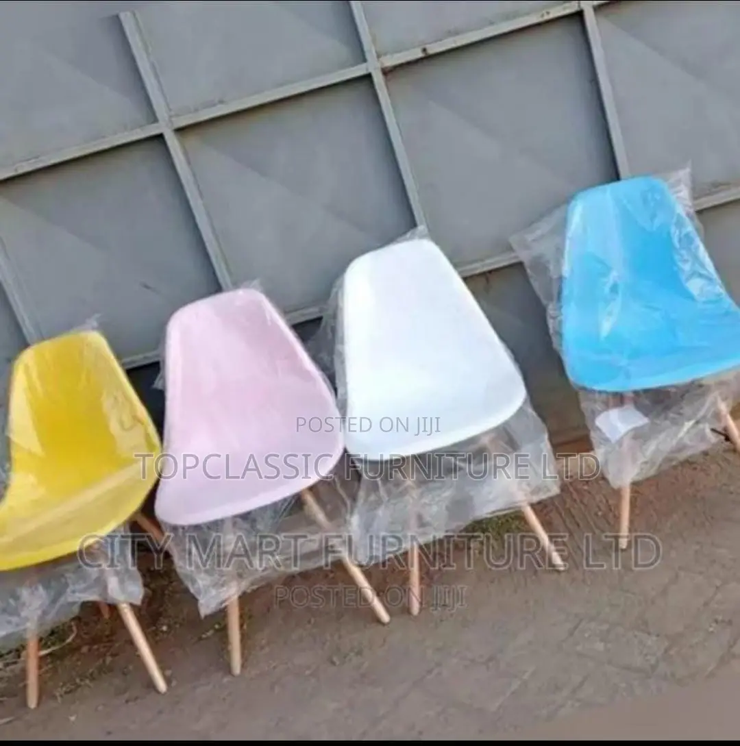Eames Waiting Chair