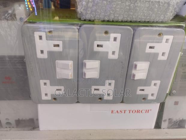 Metallic Twin Sockets