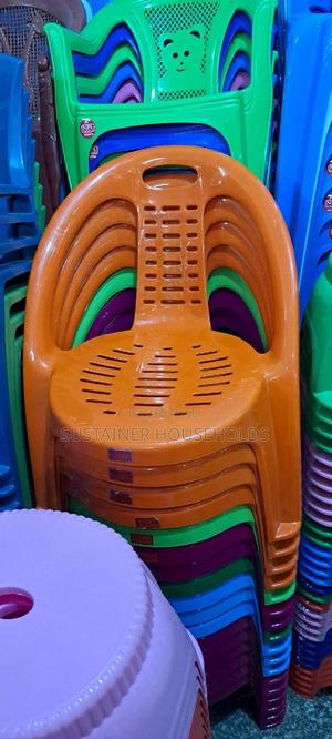 Relaxing Kids Plastic Chairs - thumbnail 2