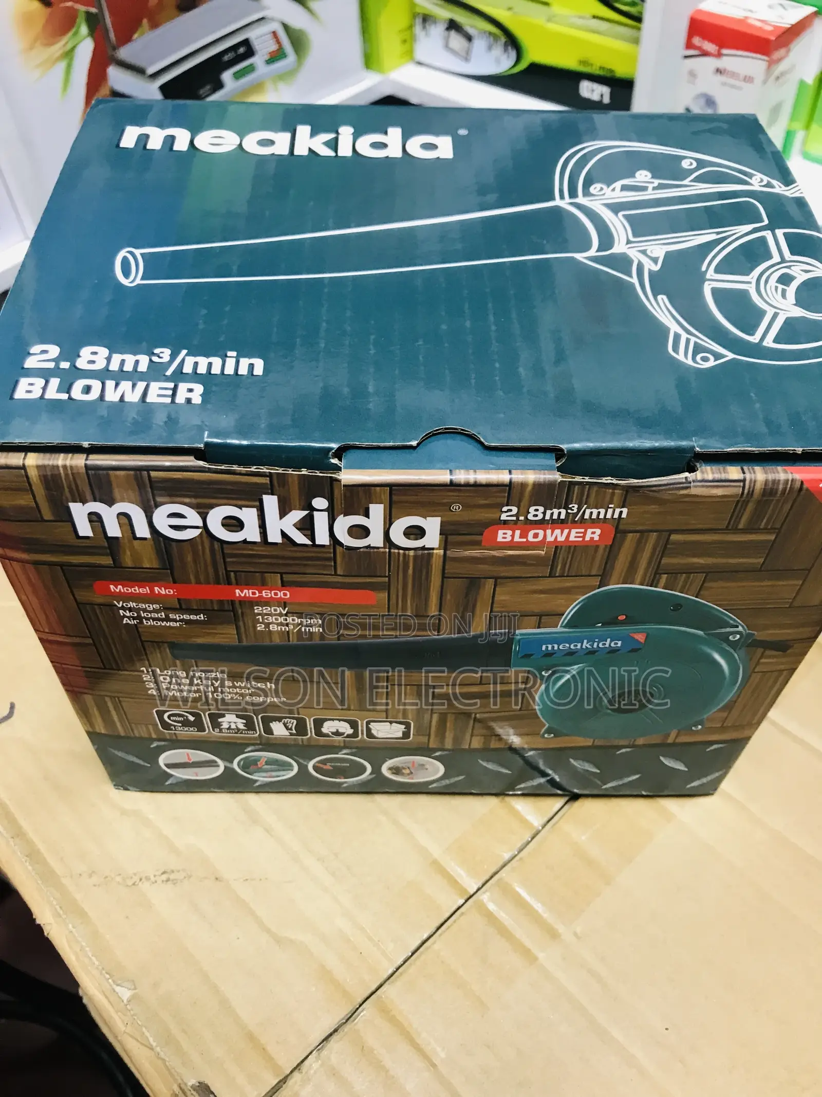 Meakida Blower.