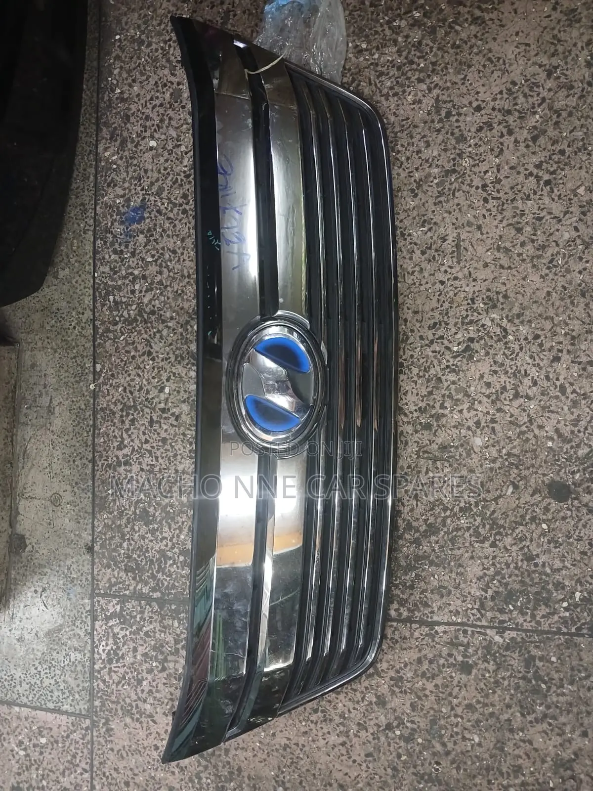 Toyota Vellfire 2012 Grill