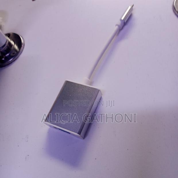 Usb C to VGA Adapter Grey