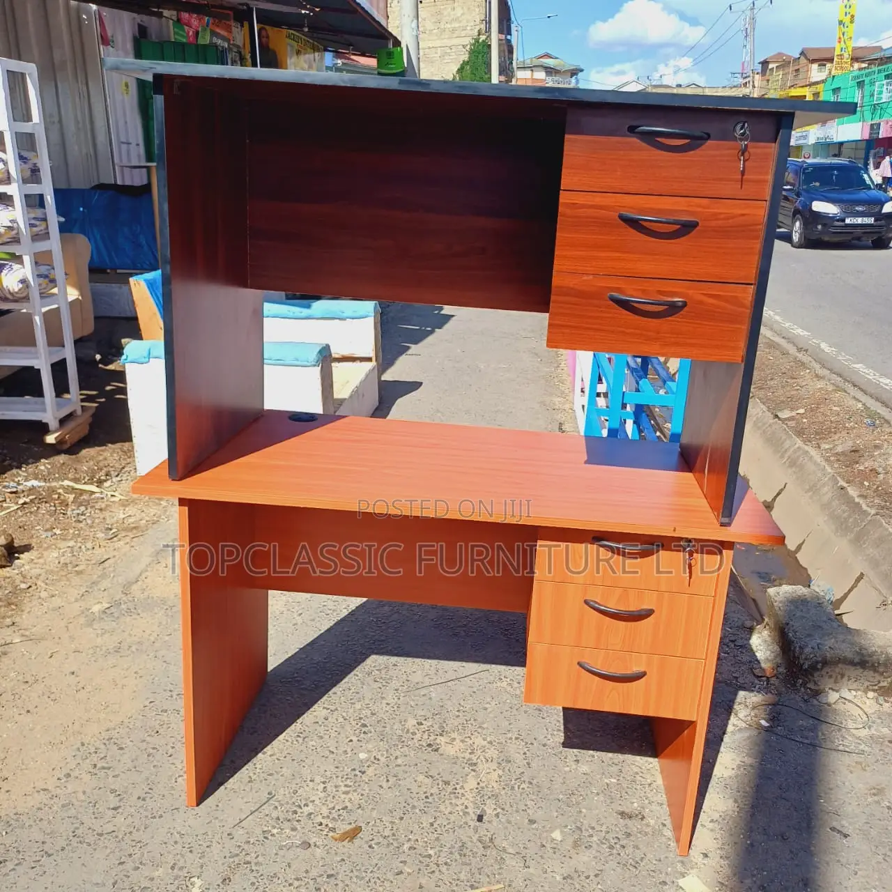 QUALITY OFFICE DESKS Available (Payment on Delivery)
