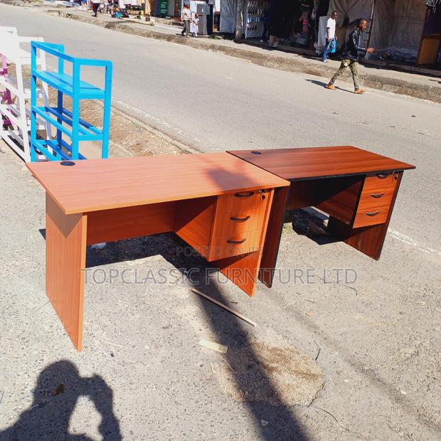 QUALITY OFFICE DESKS Available (Payment on Delivery)