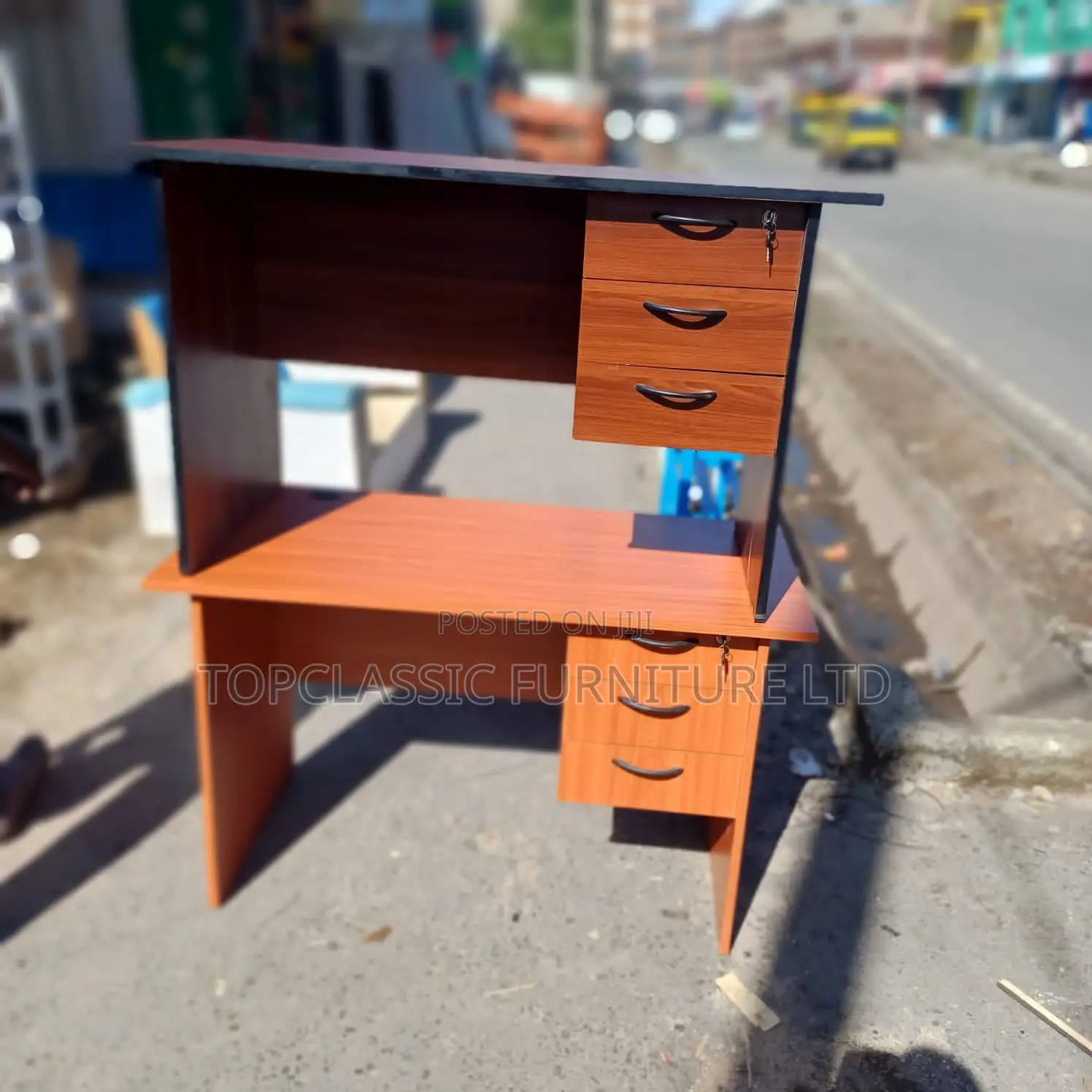 QUALITY OFFICE DESKS Available (Payment on Delivery)