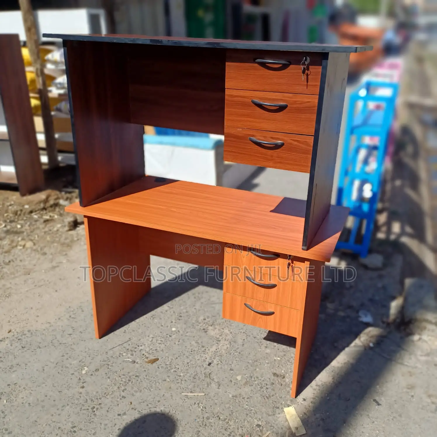 QUALITY OFFICE DESKS Available (Payment on Delivery)