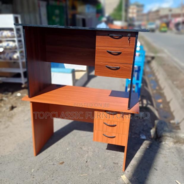 QUALITY OFFICE DESKS Available (Payment on Delivery)