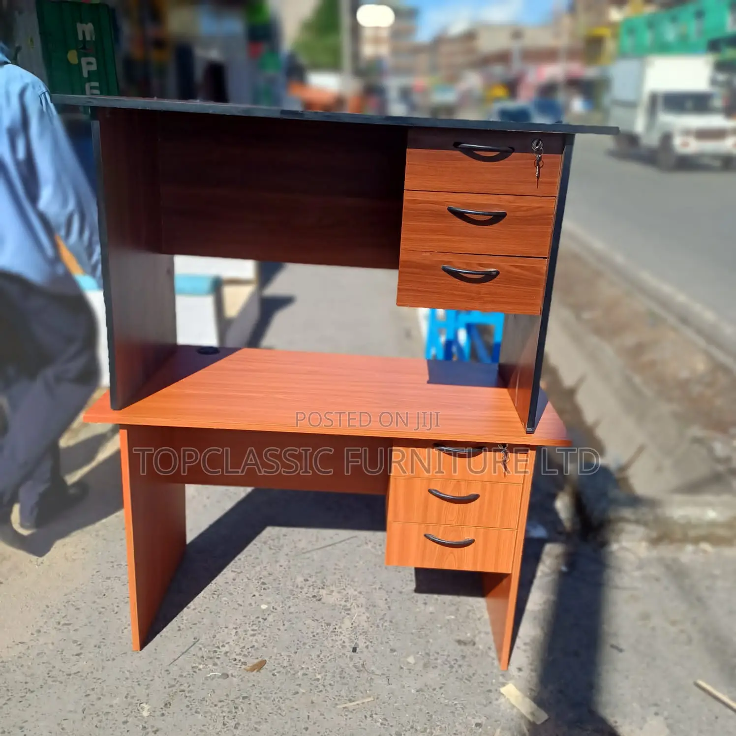 QUALITY OFFICE DESKS Available (Payment on Delivery)