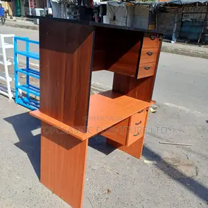 QUALITY OFFICE DESKS Available (Payment on Delivery)