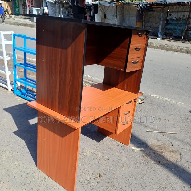 QUALITY OFFICE DESKS Available (Payment on Delivery)