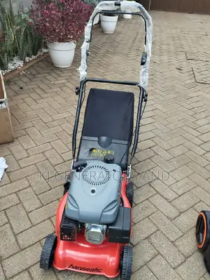 Lawnmowing Petrol Machine ,.