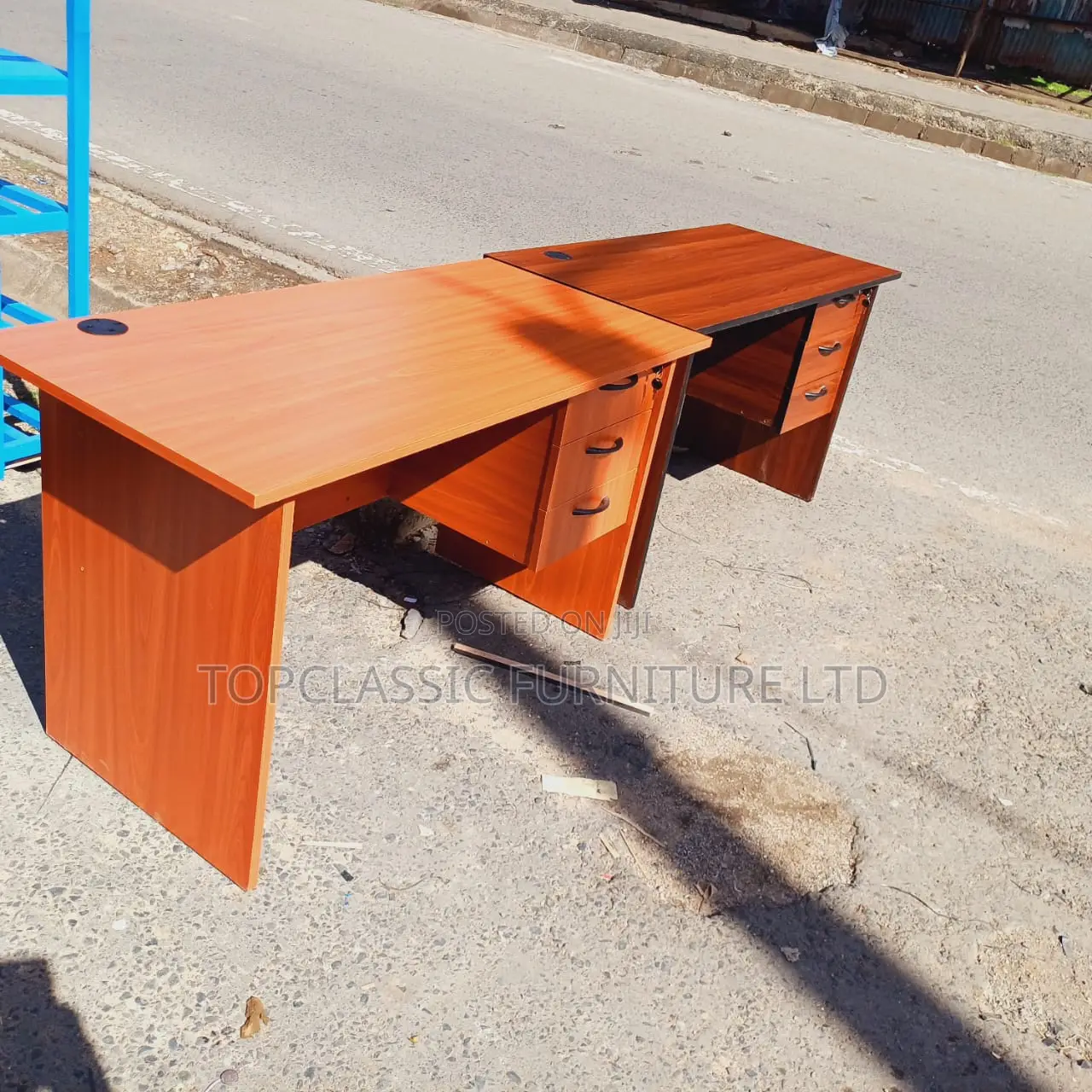 QUALITY OFFICE DESKS Available (Payment on Delivery)