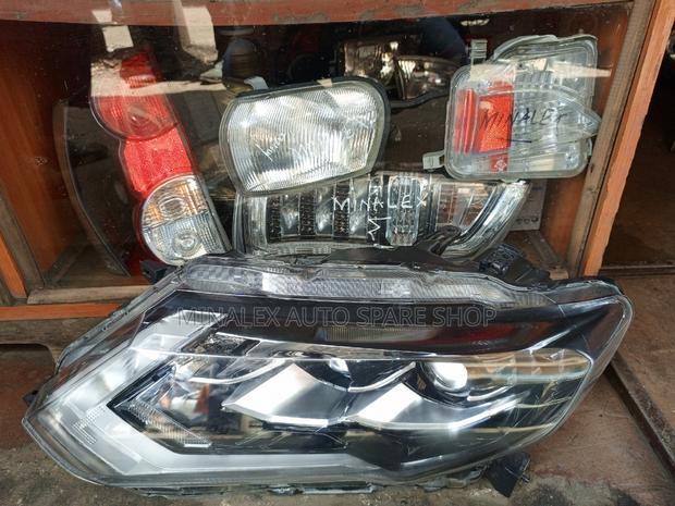 Headight Nissan Xtrail Nt32 2018 Model Zenon Type - thumbnail 2