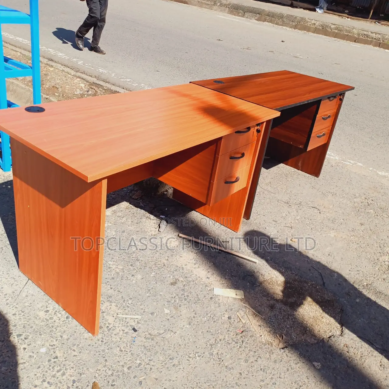 QUALITY OFFICE DESKS Available (Payment on Delivery)