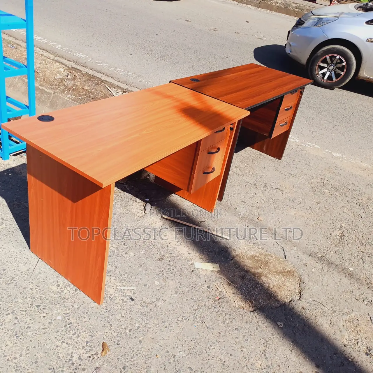 QUALITY OFFICE DESKS Available (Payment on Delivery)