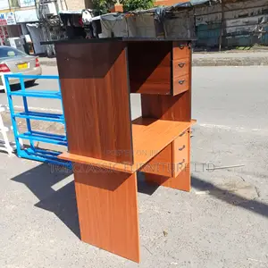 QUALITY OFFICE DESKS Available (Payment on Delivery)