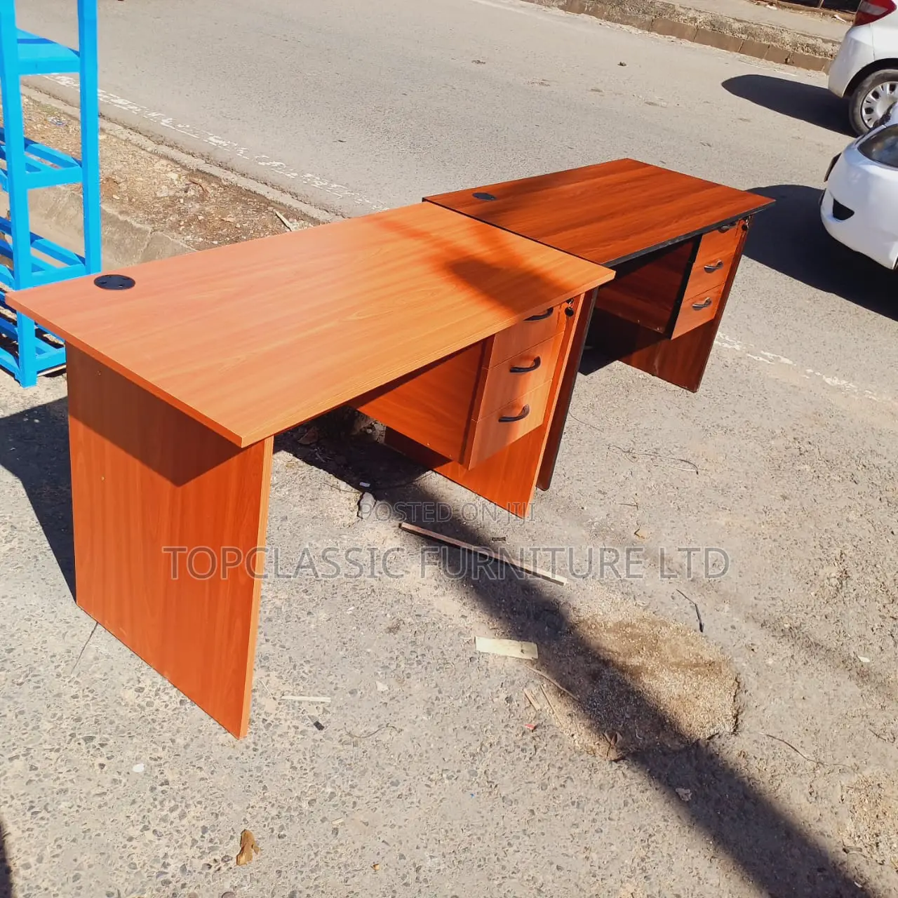 QUALITY OFFICE DESKS Available (Payment on Delivery)