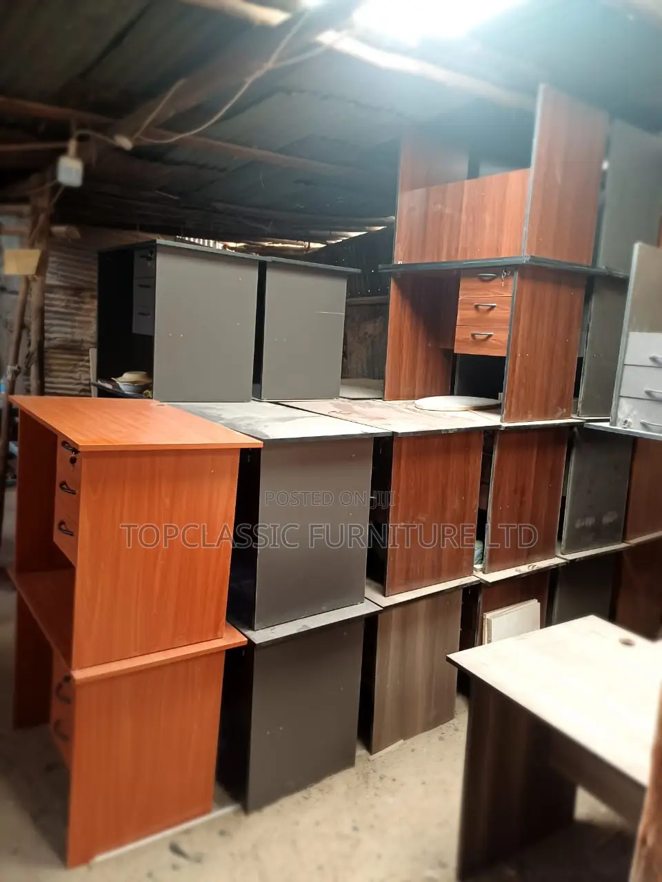 QUALITY OFFICE DESKS Available (Payment on Delivery)