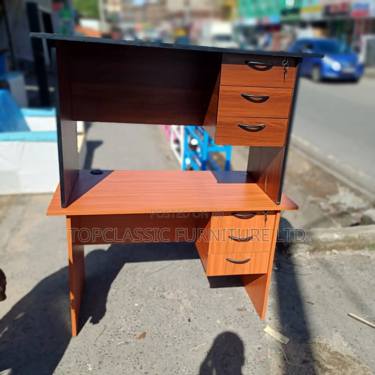 QUALITY OFFICE DESKS Available (Payment on Delivery)