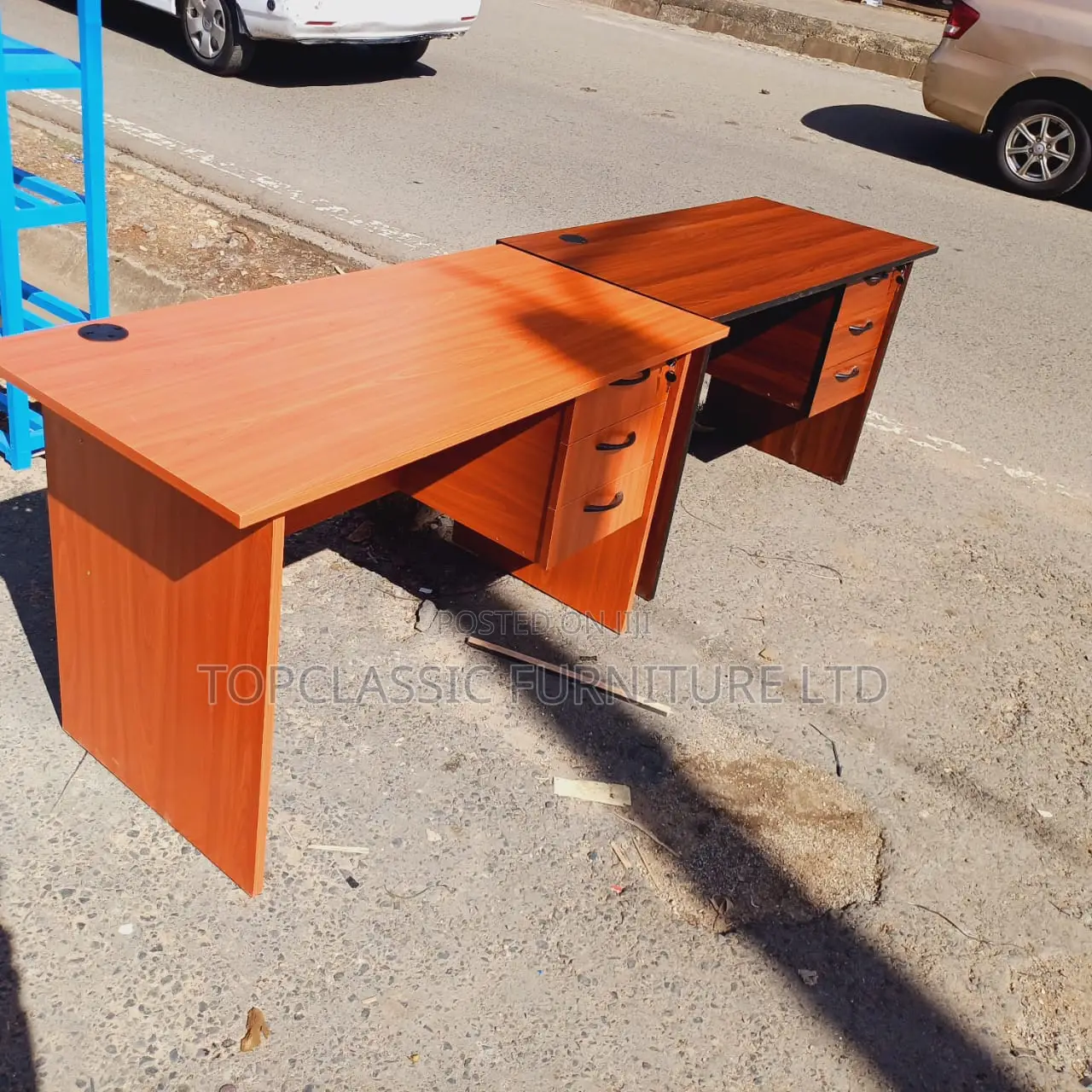 QUALITY OFFICE DESKS Available (Payment on Delivery)