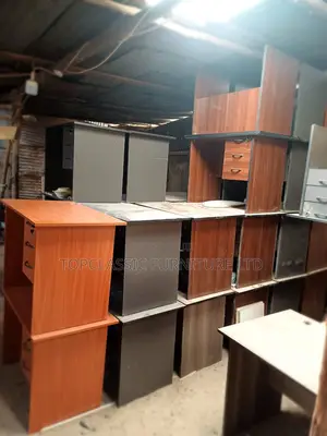 QUALITY OFFICE DESKS Available (Payment on Delivery)
