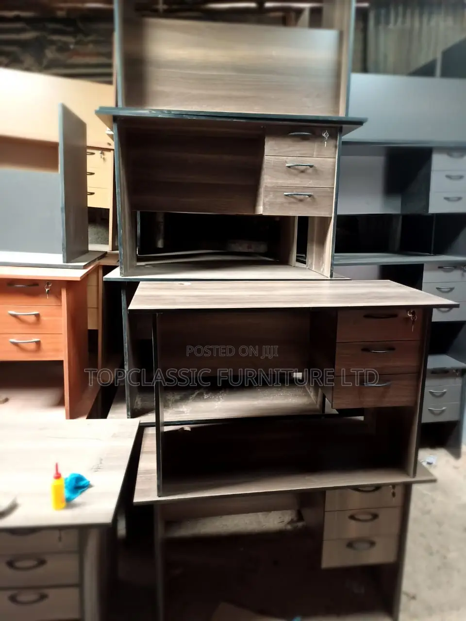 QUALITY OFFICE DESKS Available (Payment on Delivery)
