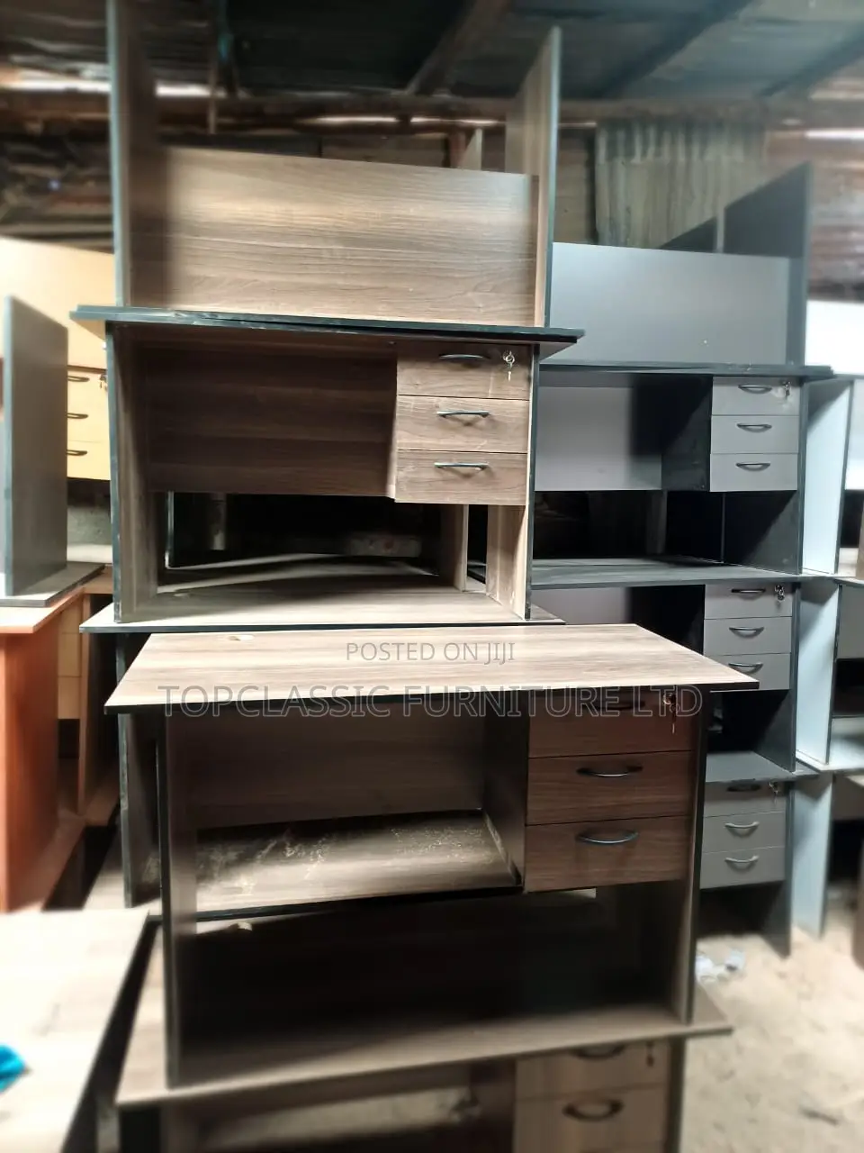 QUALITY OFFICE DESKS Available (Payment on Delivery)