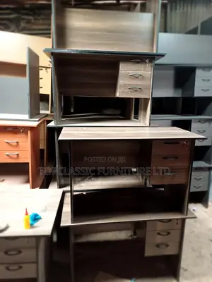 QUALITY OFFICE DESKS Available (Payment on Delivery)