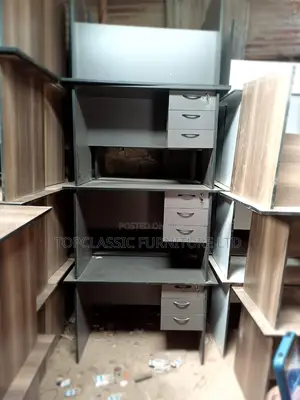 QUALITY OFFICE DESKS Available (Payment on Delivery)