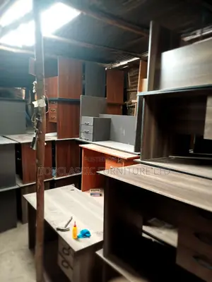 QUALITY OFFICE DESKS Available (Payment on Delivery)