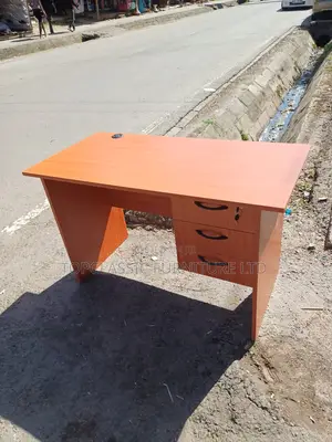 QUALITY OFFICE DESKS Available (Payment on Delivery)