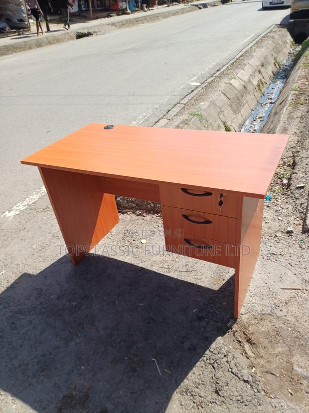 QUALITY OFFICE DESKS Available (Payment on Delivery)