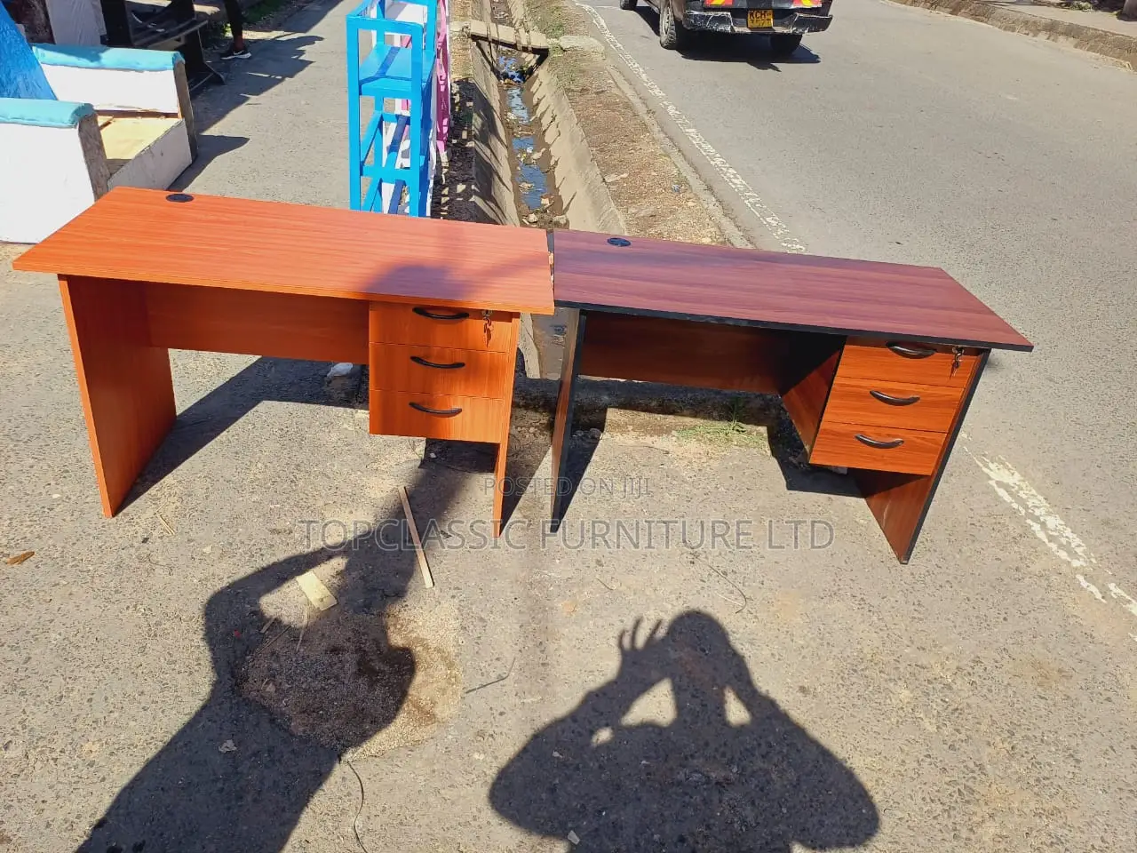 QUALITY OFFICE DESKS Available (Payment on Delivery)