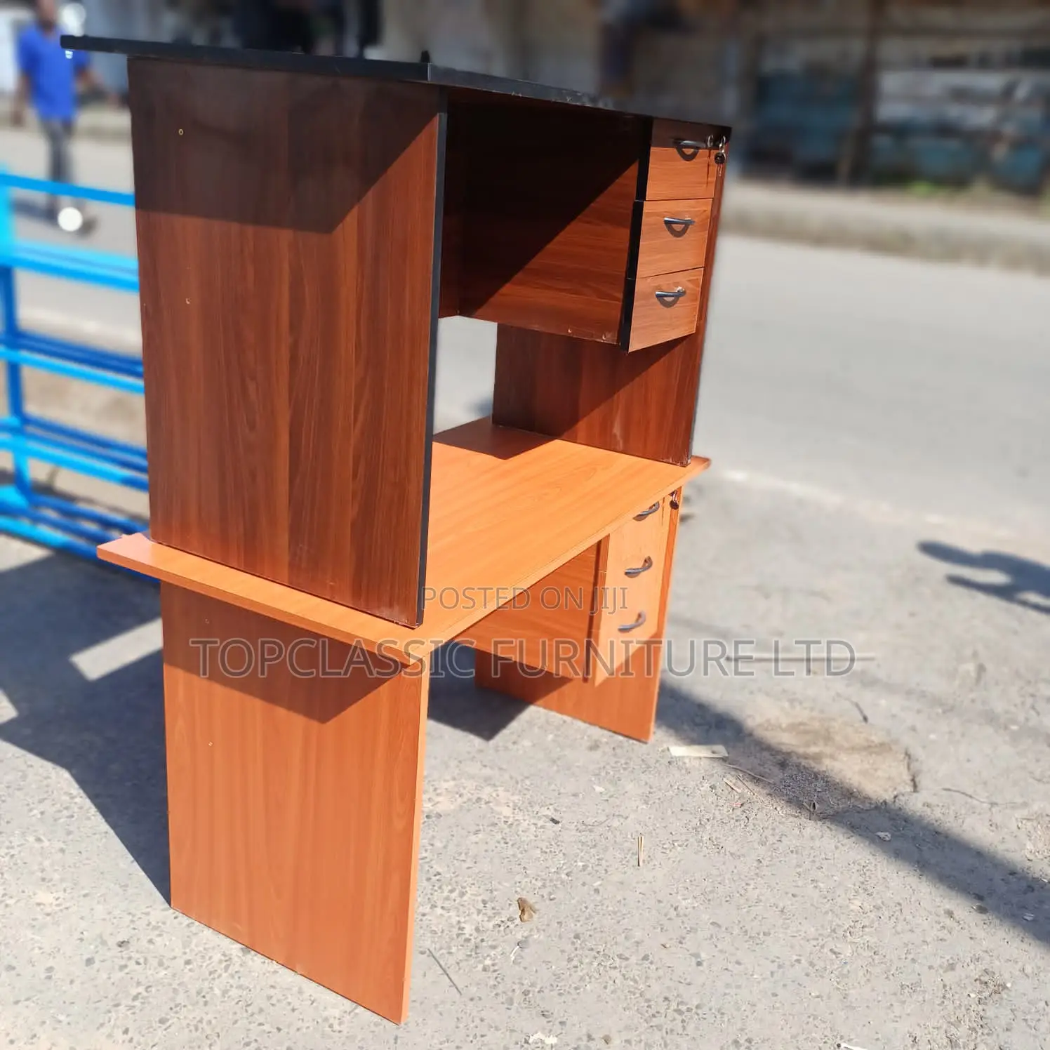 QUALITY OFFICE DESKS Available (Payment on Delivery)