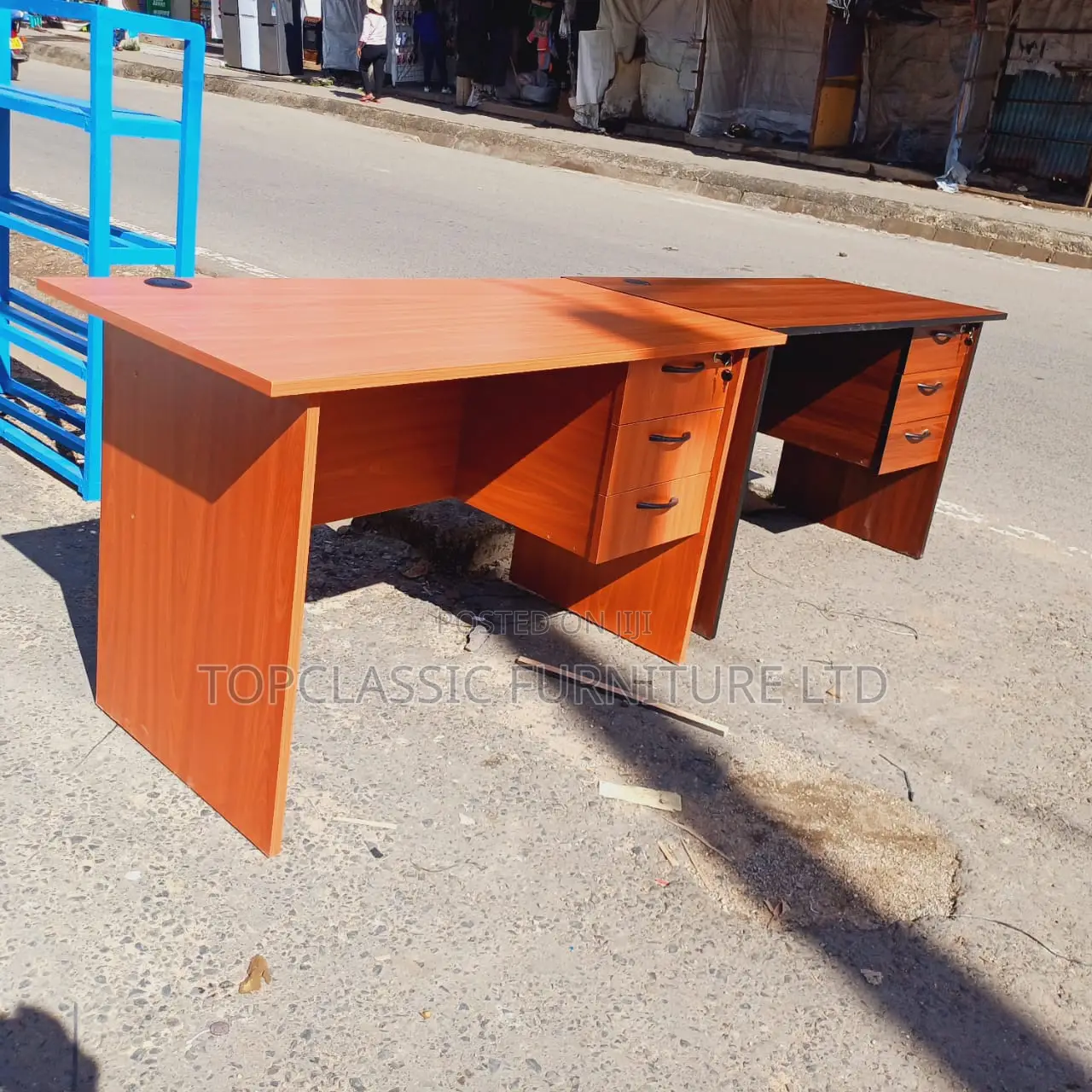 QUALITY OFFICE DESKS Available (Payment on Delivery)