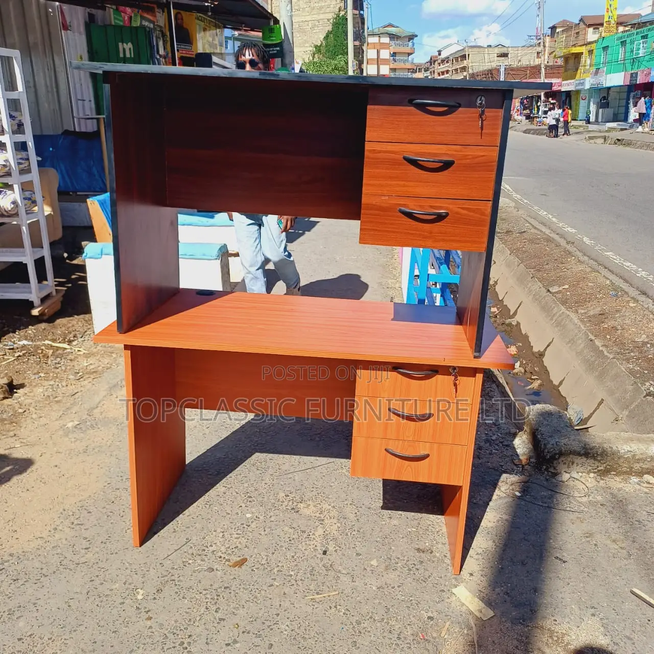 QUALITY OFFICE DESKS Available (Payment on Delivery)