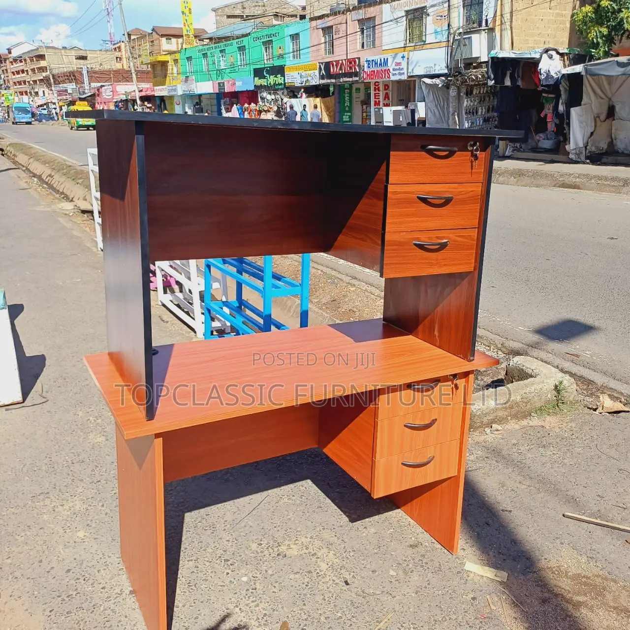 QUALITY OFFICE DESKS Available (Payment on Delivery)