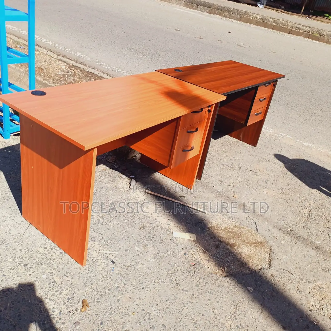 QUALITY OFFICE DESKS Available (Payment on Delivery)