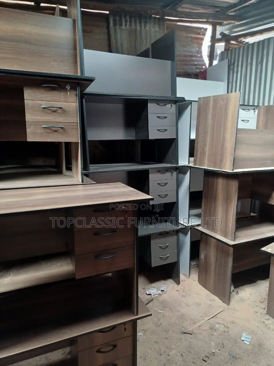 QUALITY OFFICE DESKS Available (Payment on Delivery)