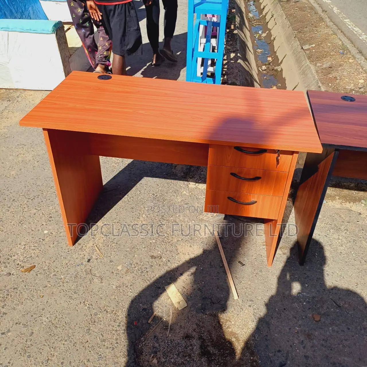 QUALITY OFFICE DESKS Available (Payment on Delivery)