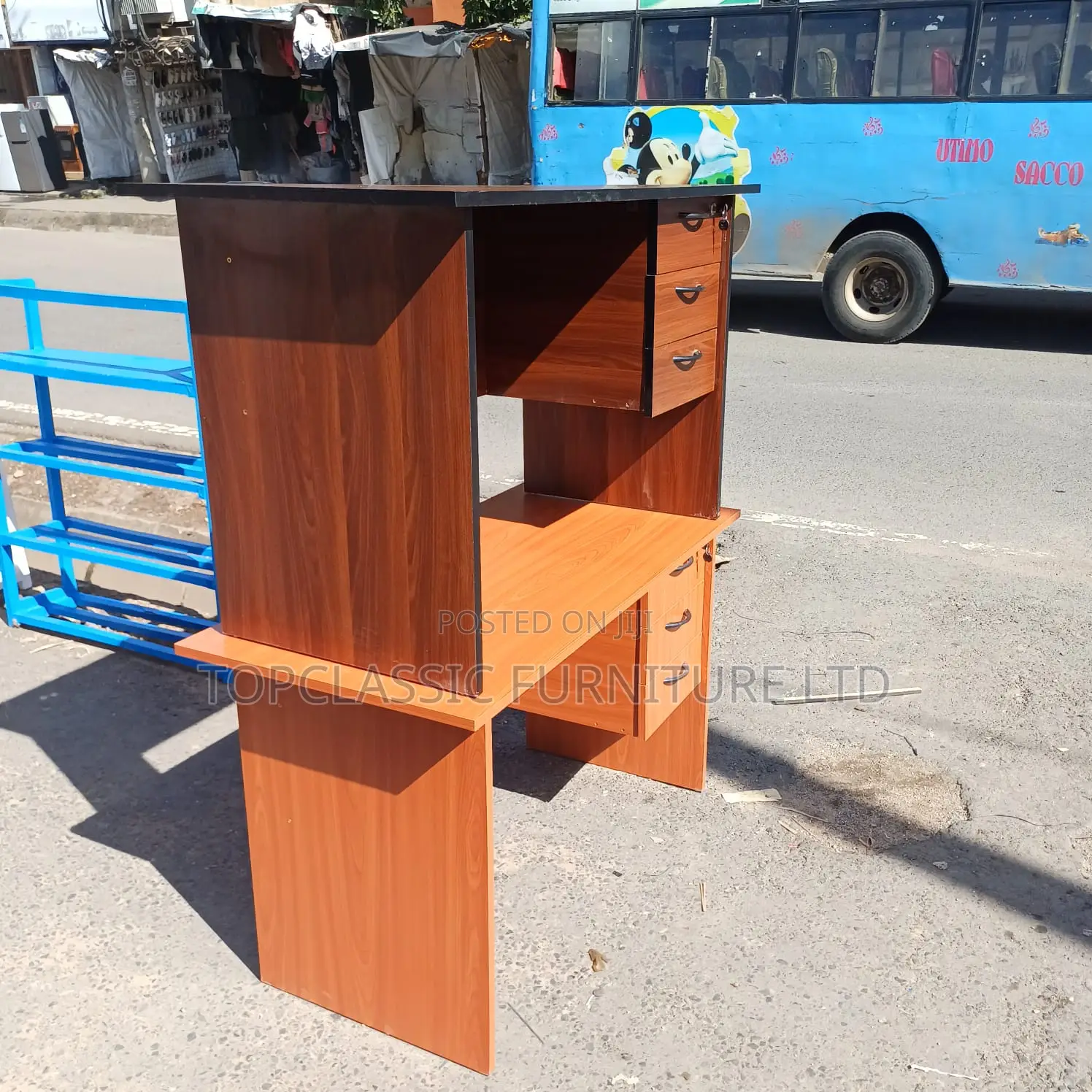 QUALITY OFFICE DESKS Available (Payment on Delivery)