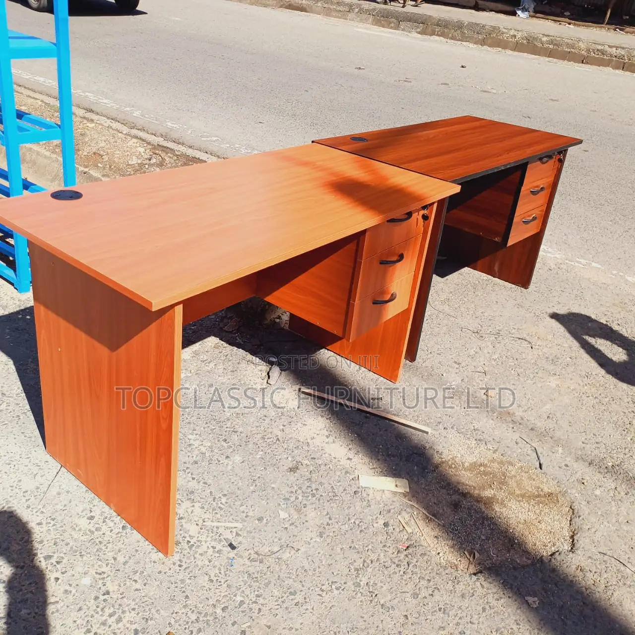 QUALITY OFFICE DESKS Available (Payment on Delivery)