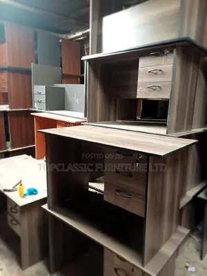 QUALITY OFFICE DESKS Available (Payment on Delivery)