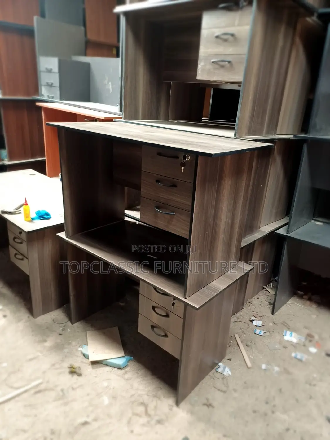 QUALITY OFFICE DESKS Available (Payment on Delivery)