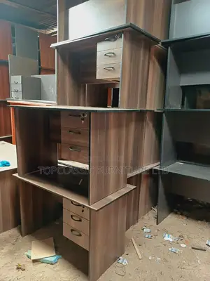 QUALITY OFFICE DESKS Available (Payment on Delivery)