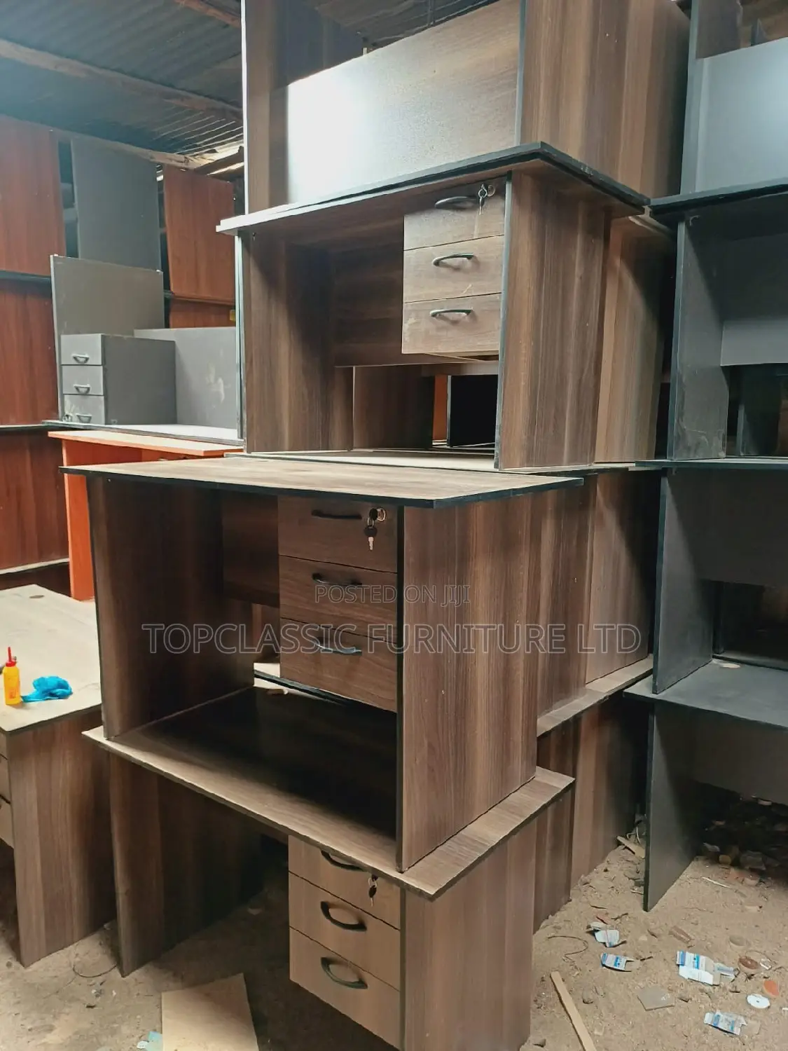 QUALITY OFFICE DESKS Available (Payment on Delivery)