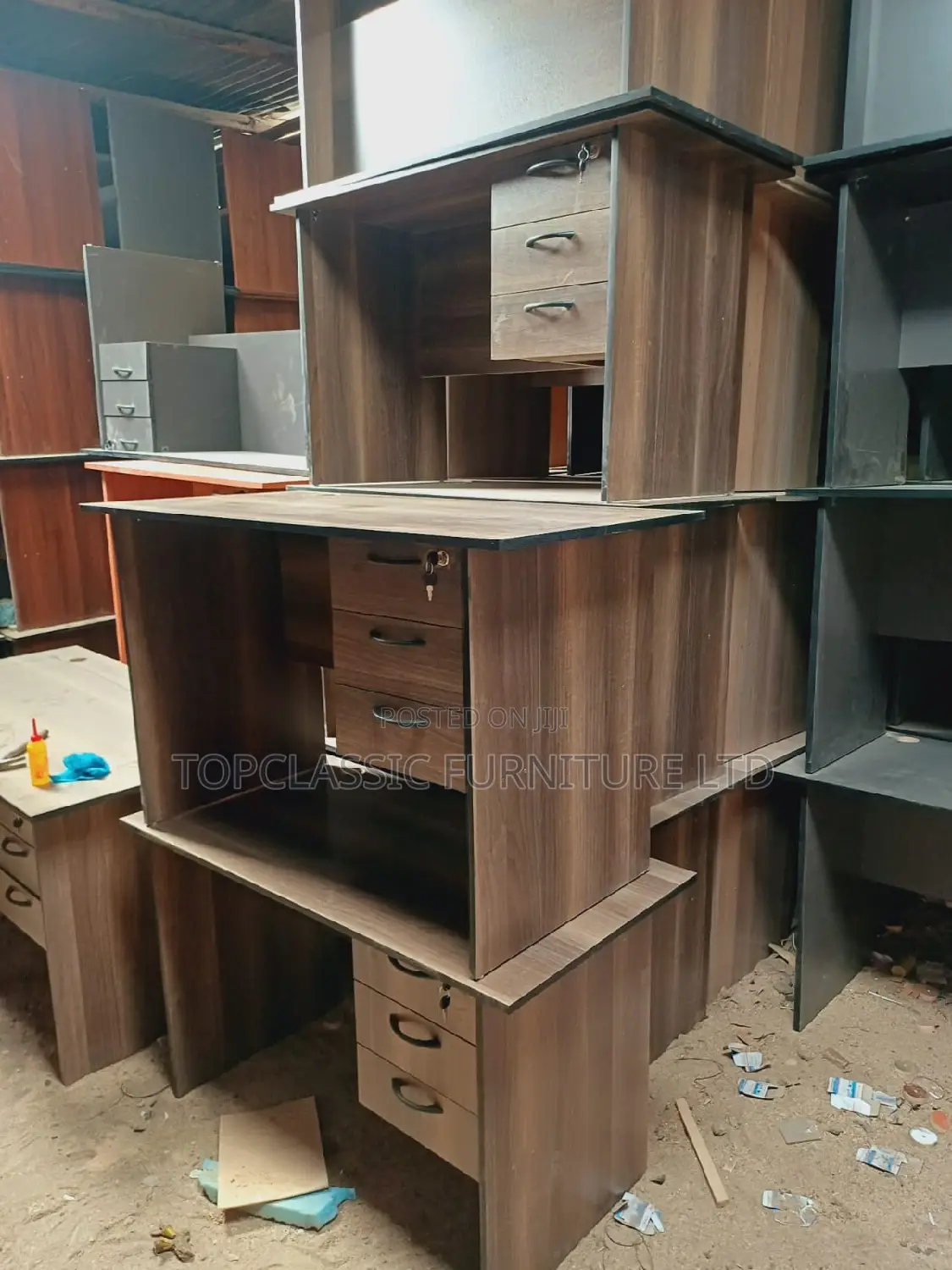 QUALITY OFFICE DESKS Available (Payment on Delivery)