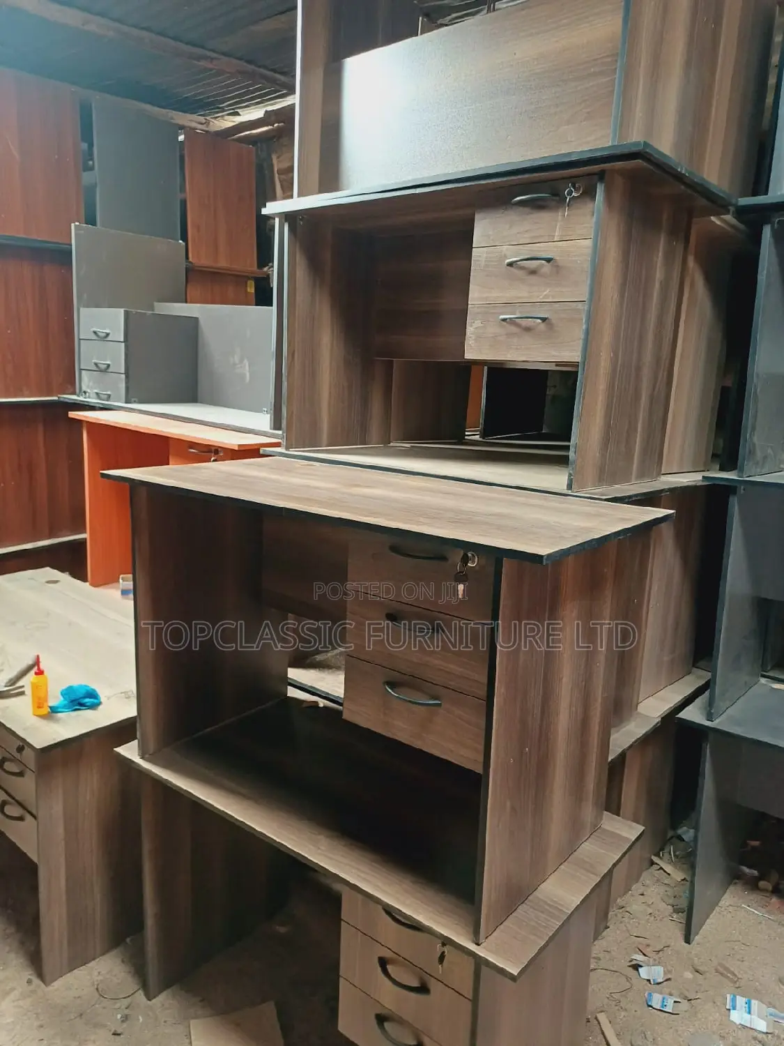 QUALITY OFFICE DESKS Available (Payment on Delivery)