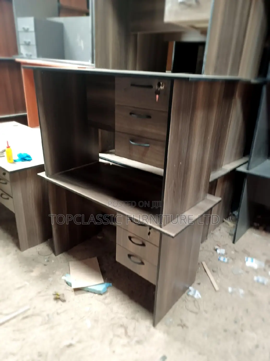 QUALITY OFFICE DESKS Available (Payment on Delivery)