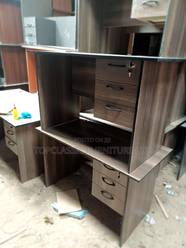 QUALITY OFFICE DESKS Available (Payment on Delivery)